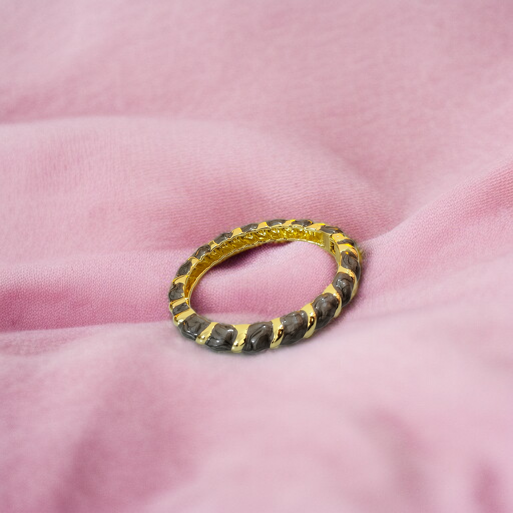 Grey Twisted Enamel Chain Pendant with Gold Stripes | Anti-Tarnish Luxury Jewelry