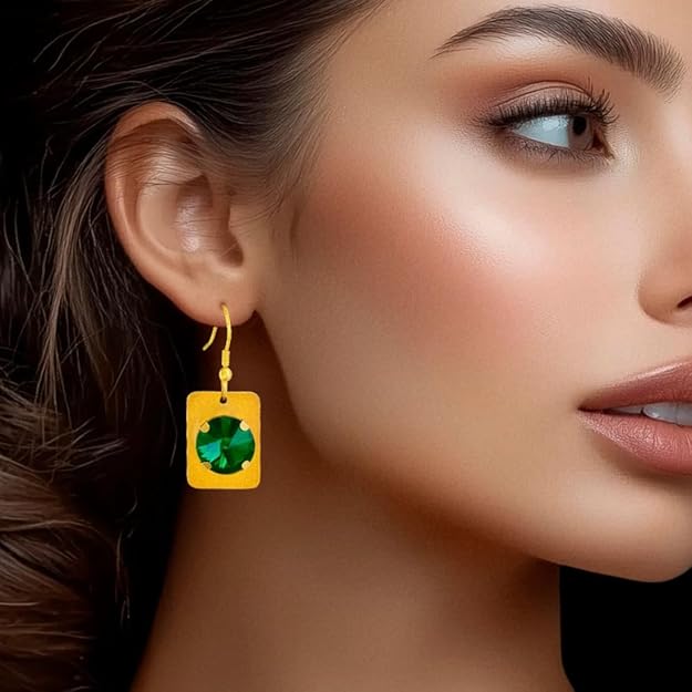 Emerald Bliss Pendant Set Stylish Crystal Necklace