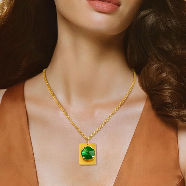 Emerald Bliss Pendant Set Stylish Crystal Necklace